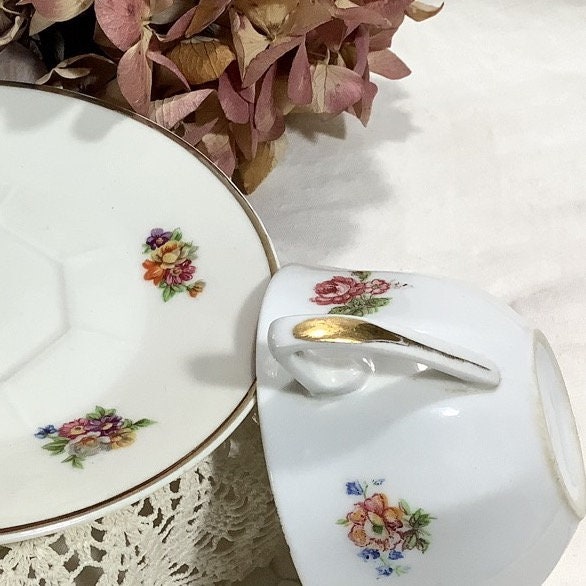 Tasses et sous tasses à café porcelaine roses vintage