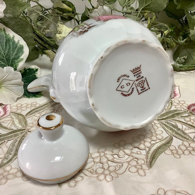 Cafetière théière verseuse porcelaine scène galante vintage
