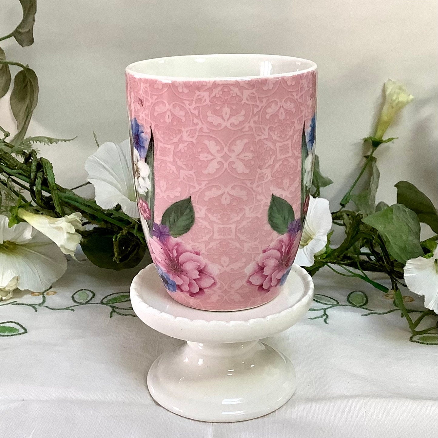 Mug porcelaine rose lapin ht 10 cm