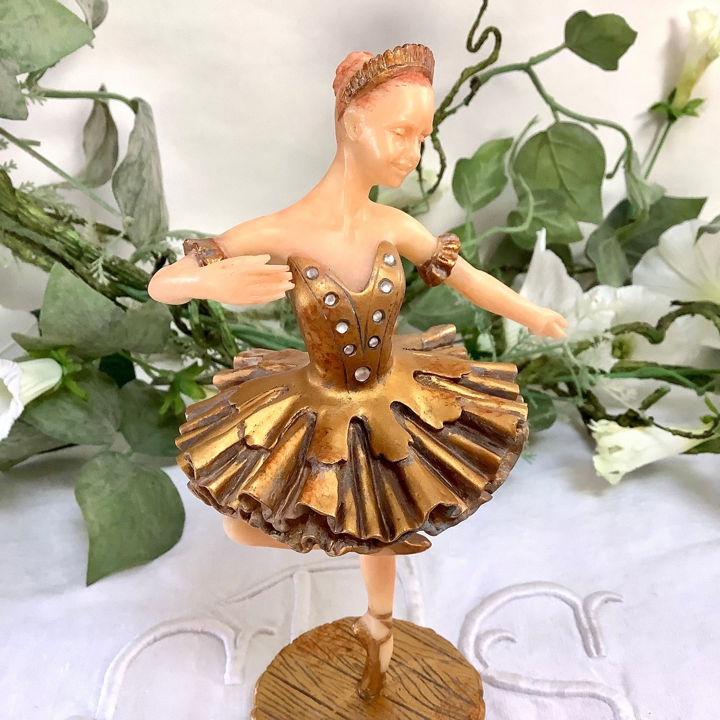 Figurine danseuse ou ballerine vintage en résine or strass