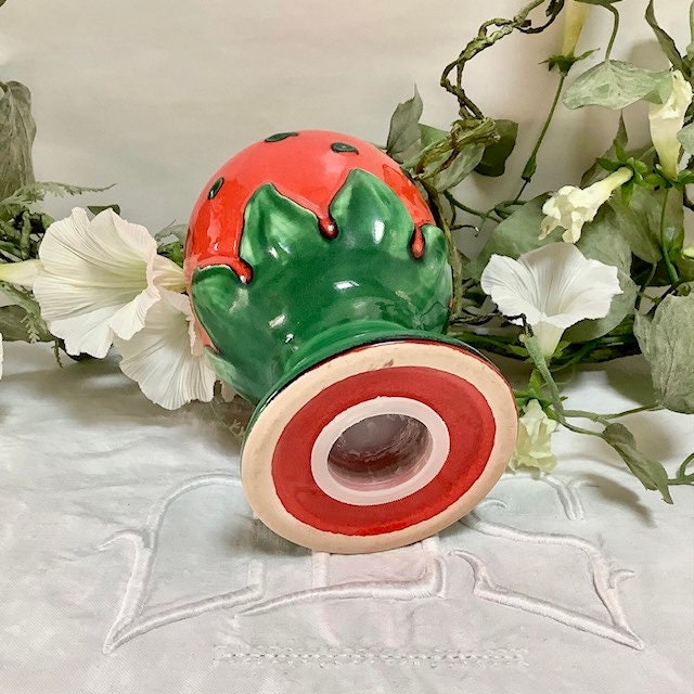 Saupoudreuse à sucre faïence fraise vintage