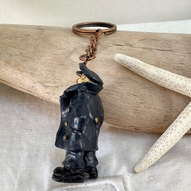 Porte clé capitaine en résine vintage modèle A ht 6.5 cm