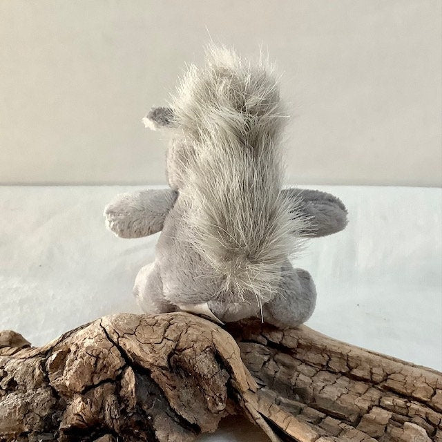 Mini peluche écureuil gris Wild Republic 10 cm hauteur 7 cm largeur, jolies finitions neuf