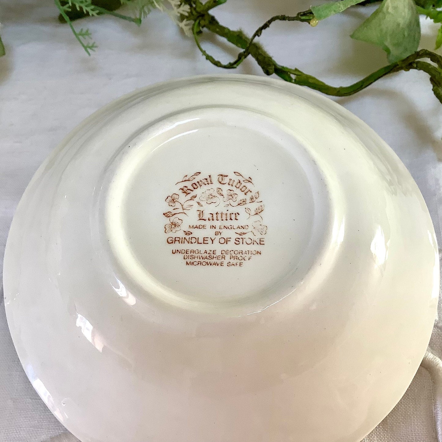 Pot à lait pichet verseuse soucoupe royal Tudor lattice england vintage