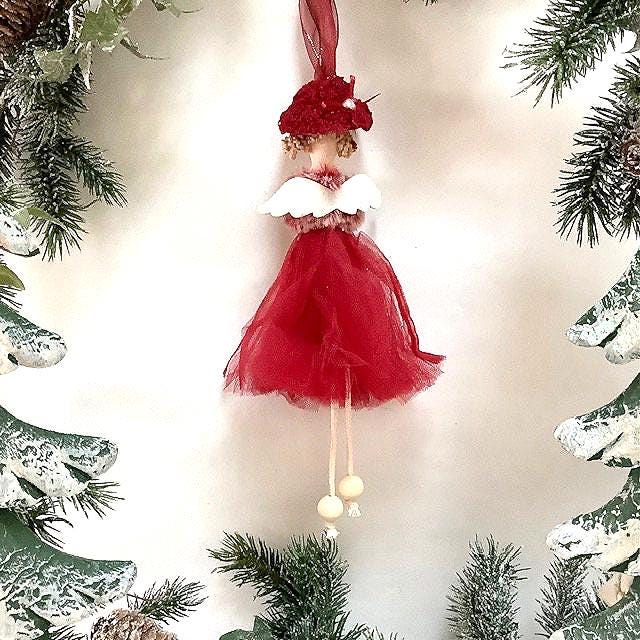 Poupée ange à suspendre rouge flocon