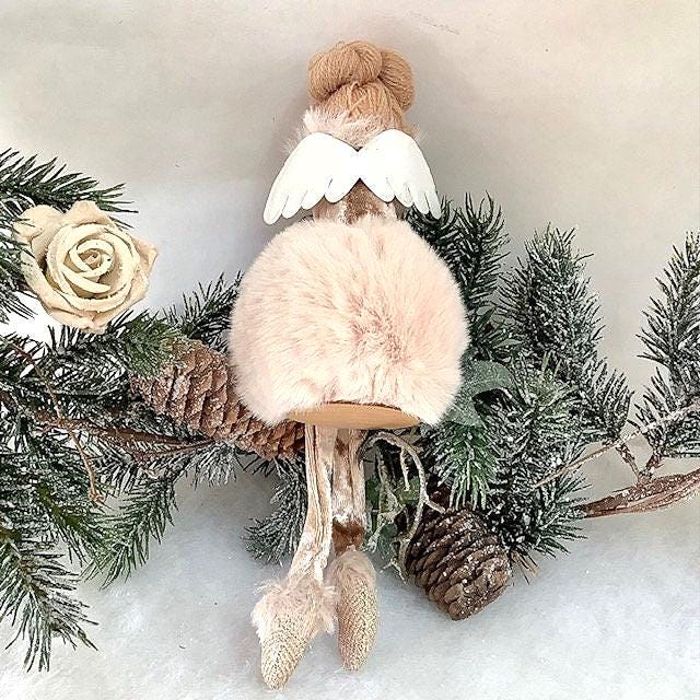 Poupée ange à poser beige pompon fourrure coeur