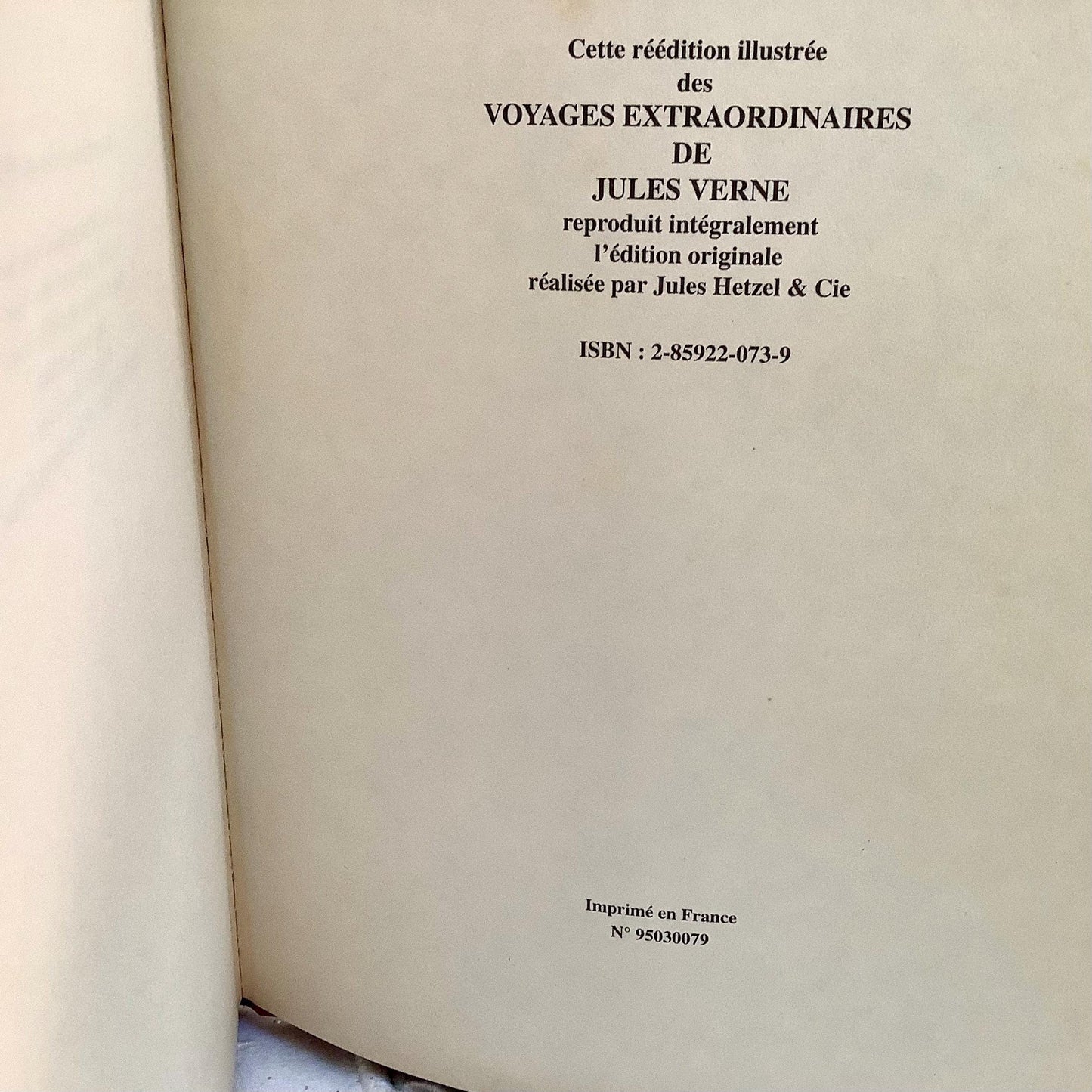 De la terre à la lune Jules Verne livre collection vintage