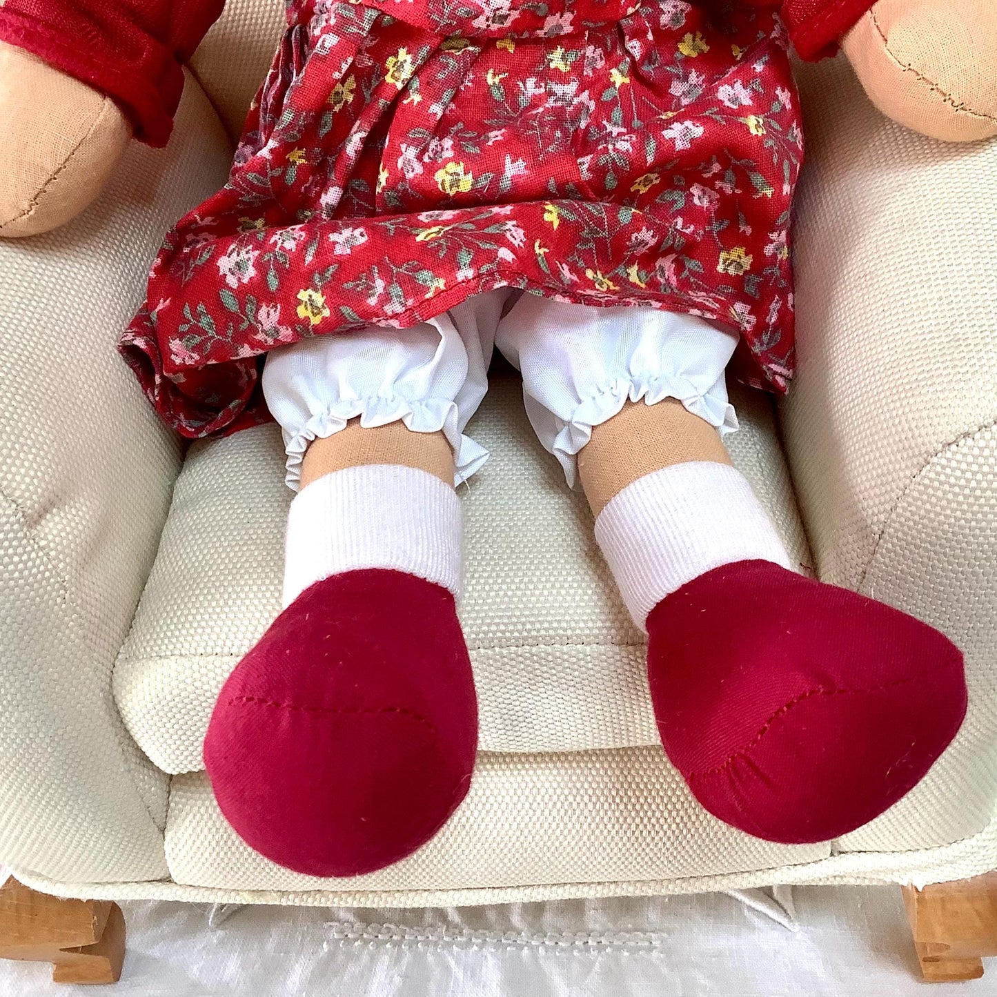 Poupée de chiffon tissu robe rouge modèle lili ht 30 cm