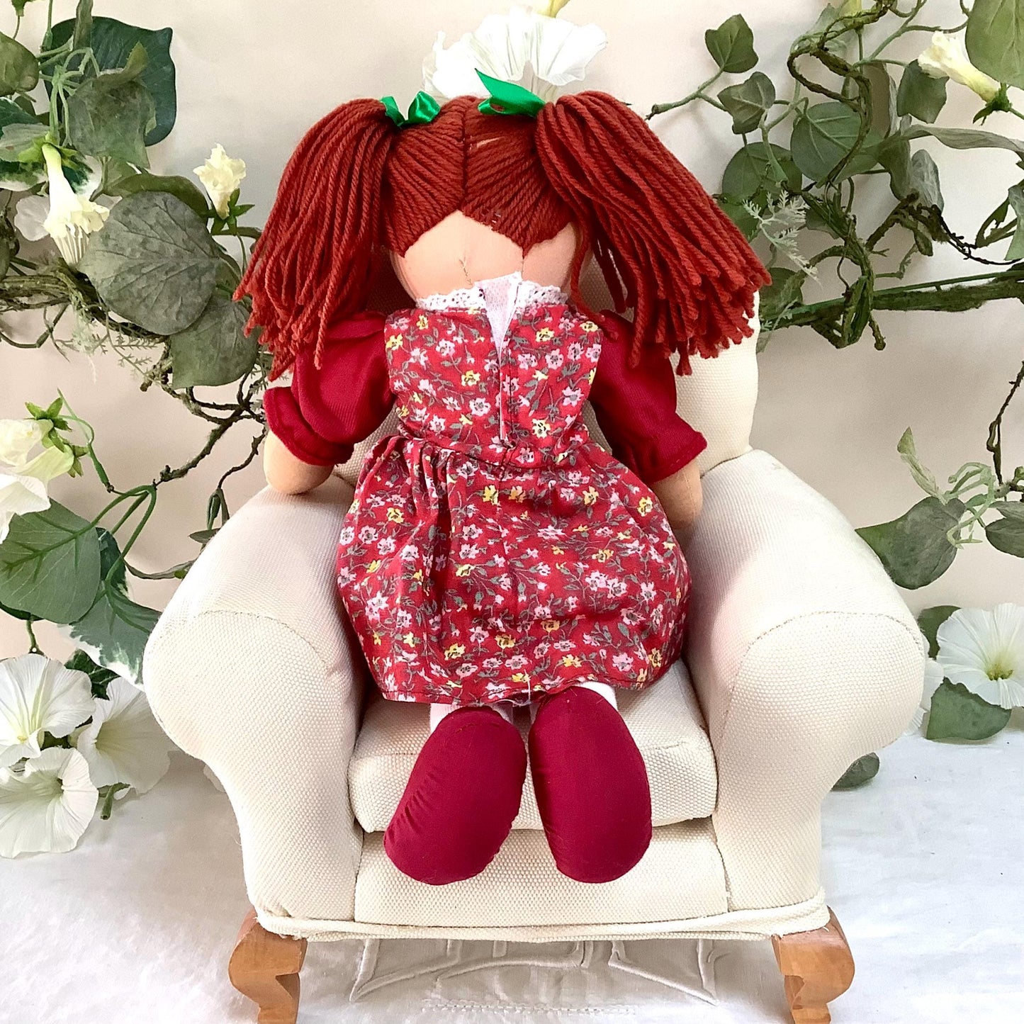 Poupée de chiffon tissu robe rouge modèle lili ht 30 cm