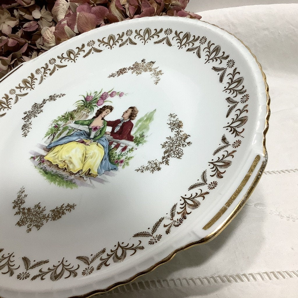 Plat à tarte gâteau porcelaine de Limoges scène galante