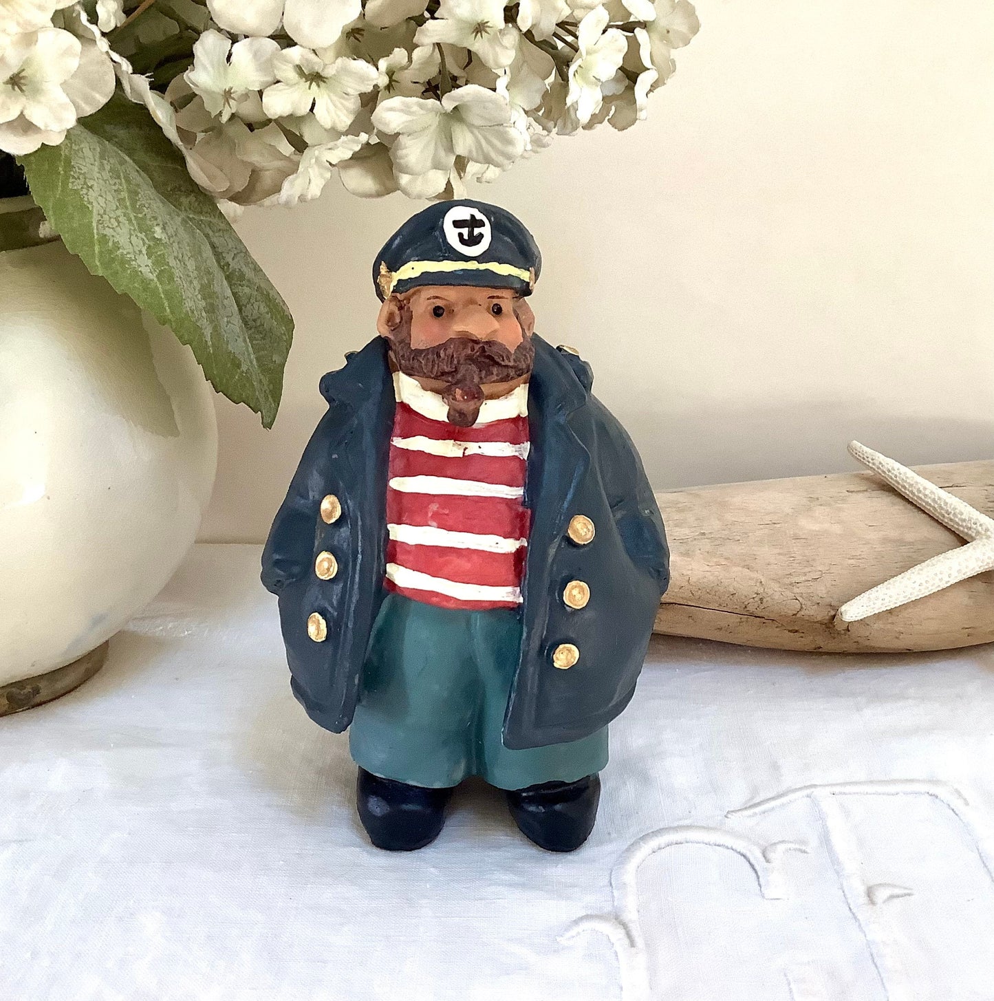 Figurine capitaine de marine rouge résine décoration marine ht 14.5 cm