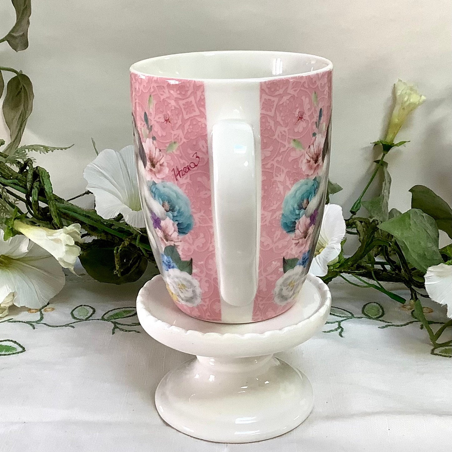 Mug porcelaine rose lapin ht 10 cm