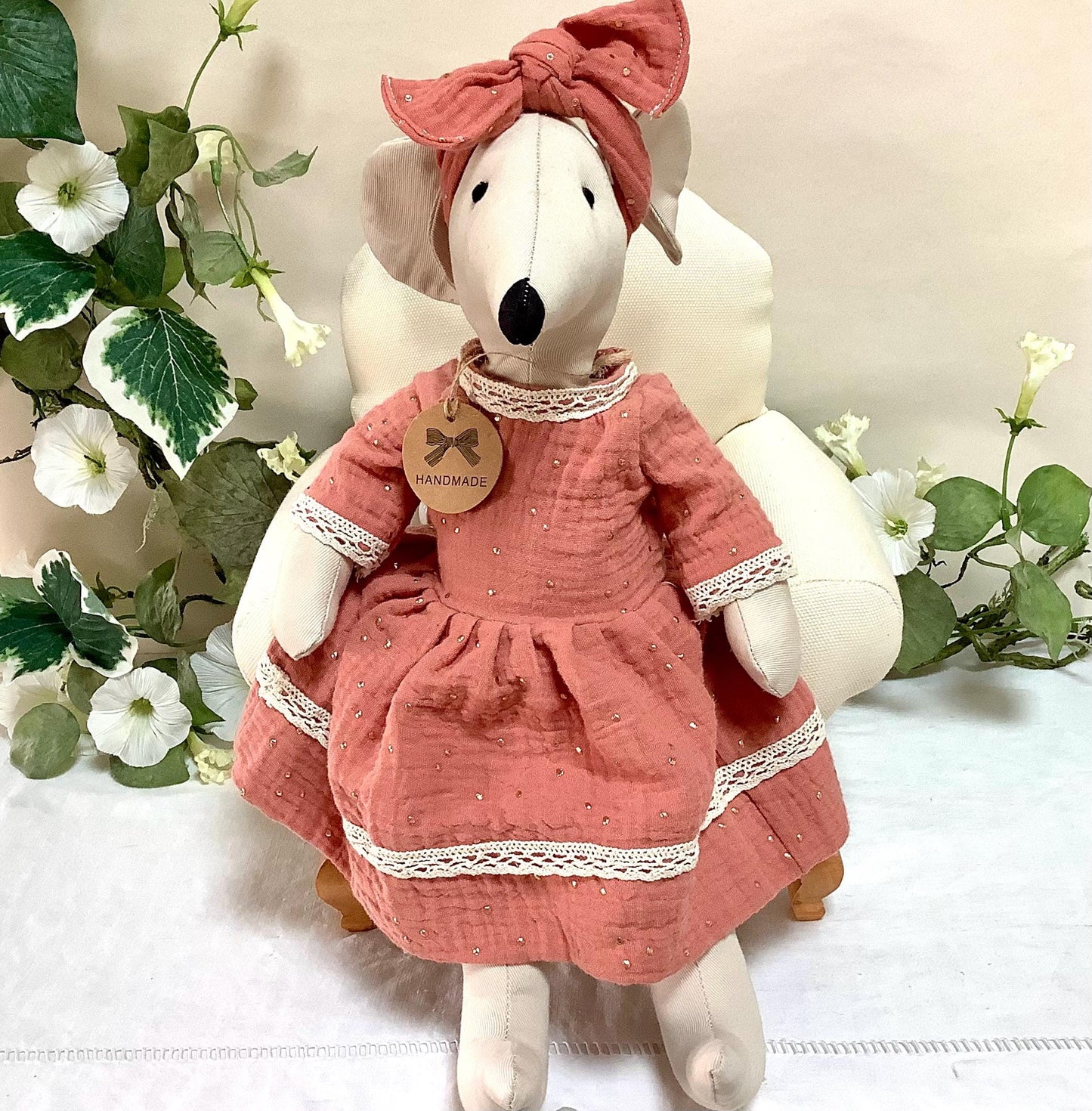 Peluche tissu souris robe rouge dentelle  ht 38 cm