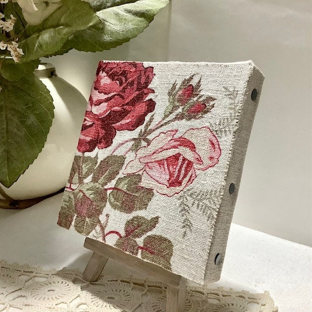 Petit tableau lin roses anciennes avec chevalet vintage