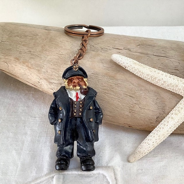 Porte clé capitaine en résine vintage modèle A ht 6.5 cm