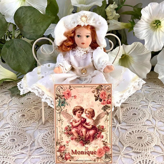 Monique poupée porcelaine miniature vintage ht 12 cm