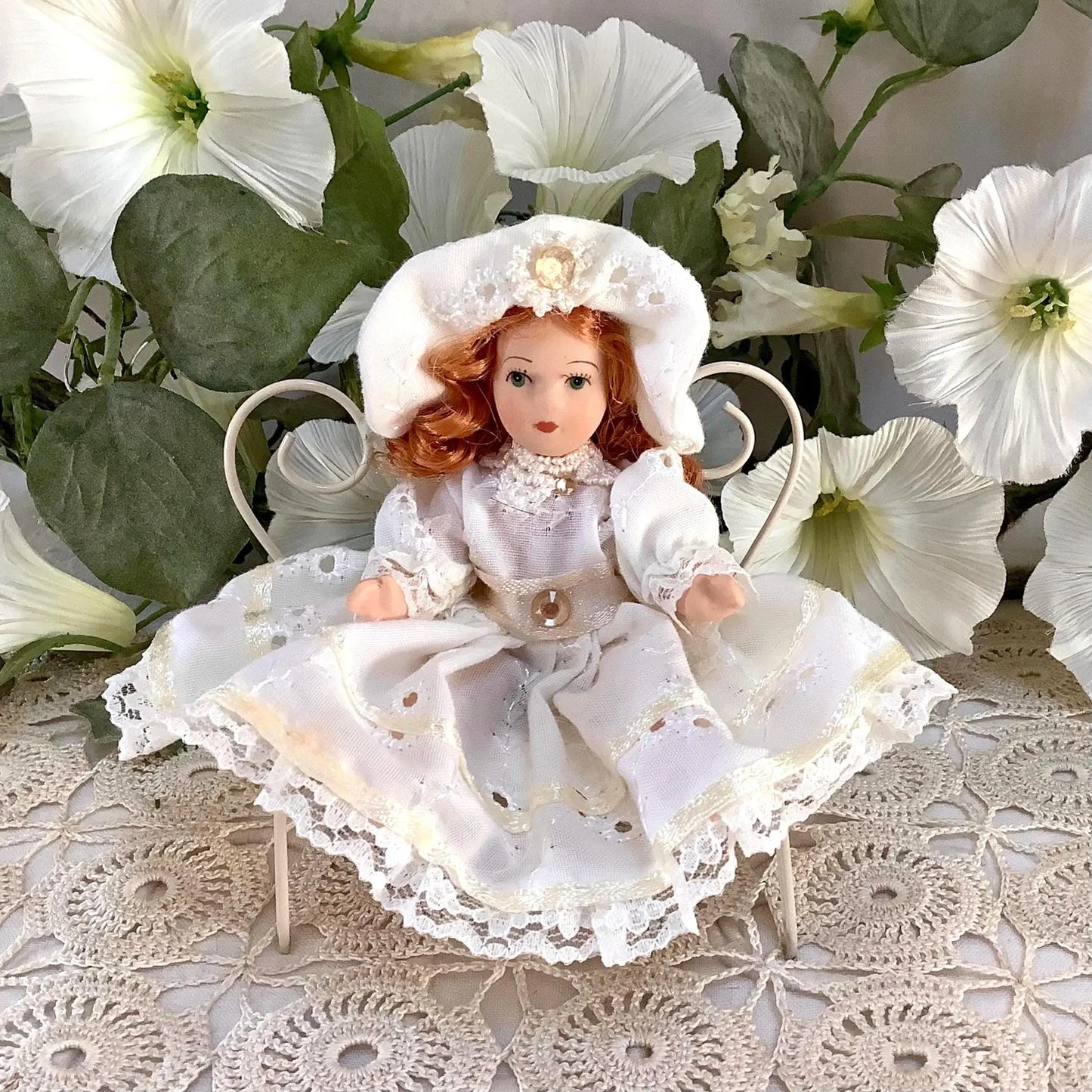 Monique poupée porcelaine miniature vintage ht 12 cm