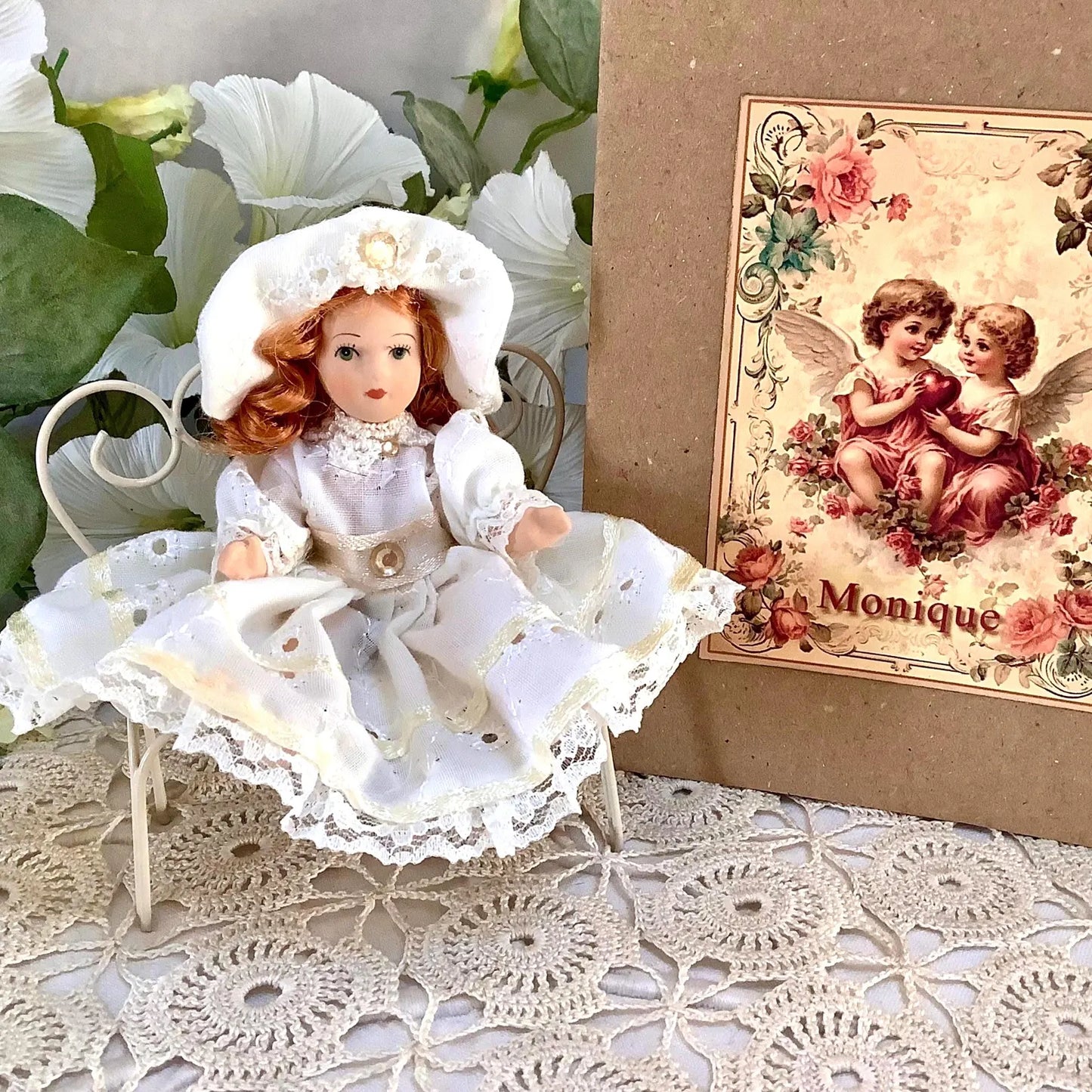 Monique poupée porcelaine miniature vintage ht 12 cm