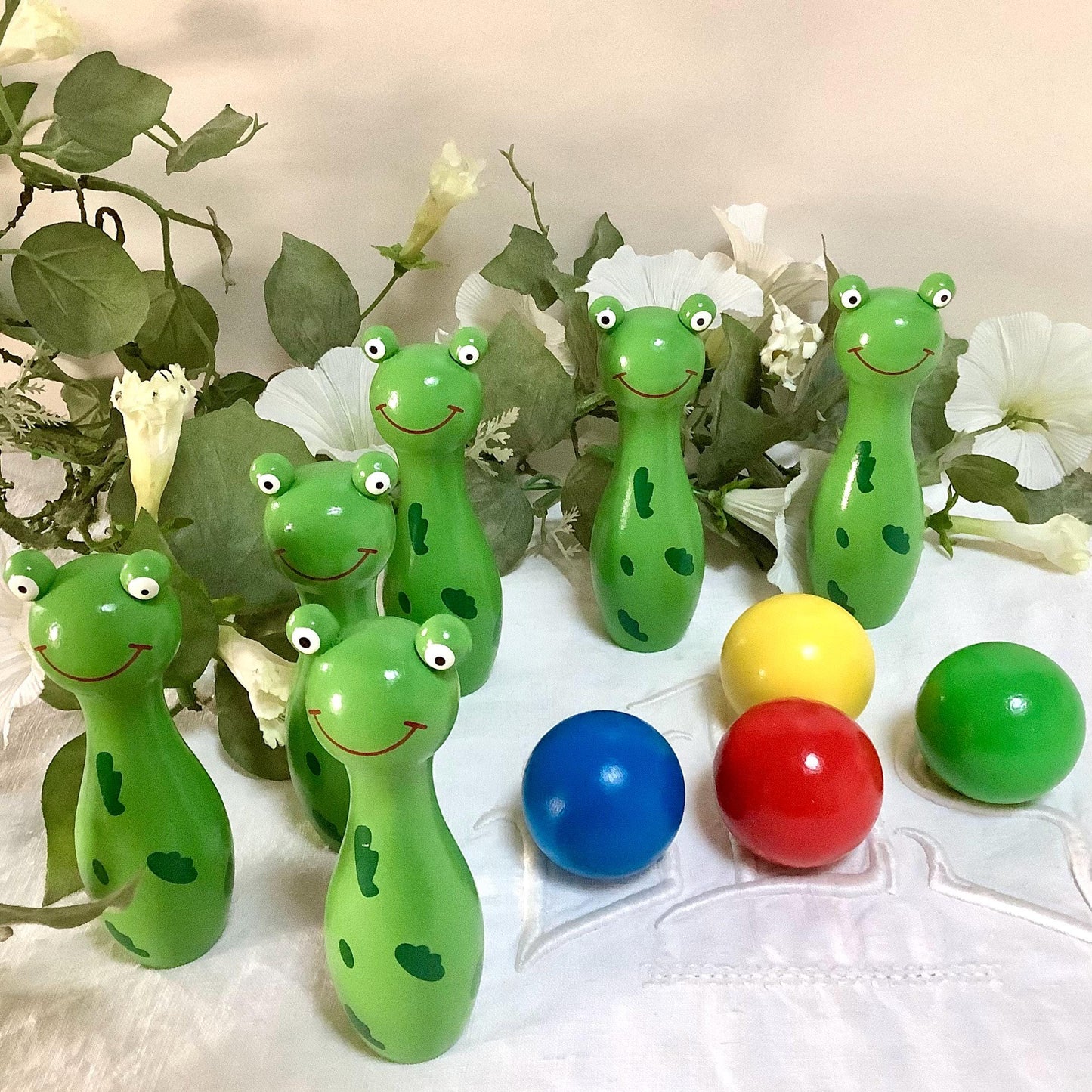 Jeu quilles bois grenouilles ht 11 cm