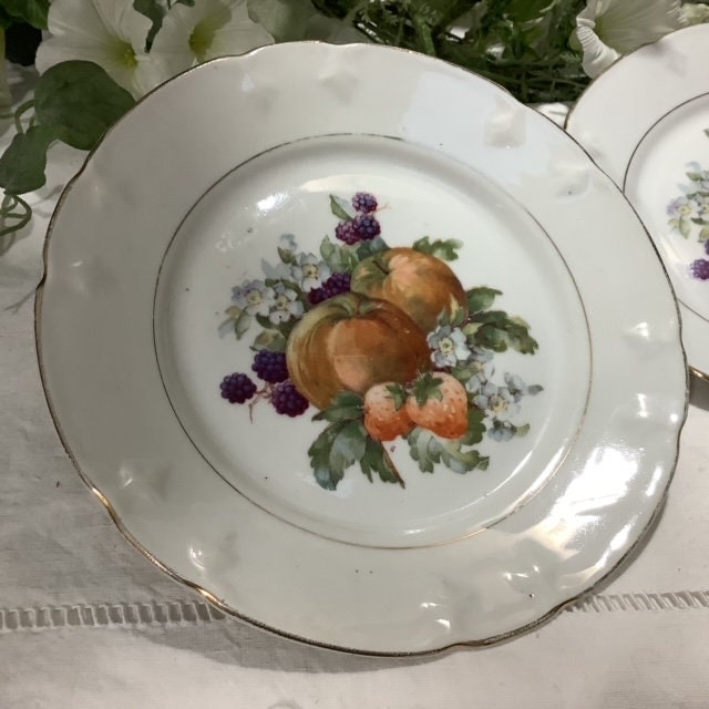 Assiettes a dessert faïence fruits L A V France vintage