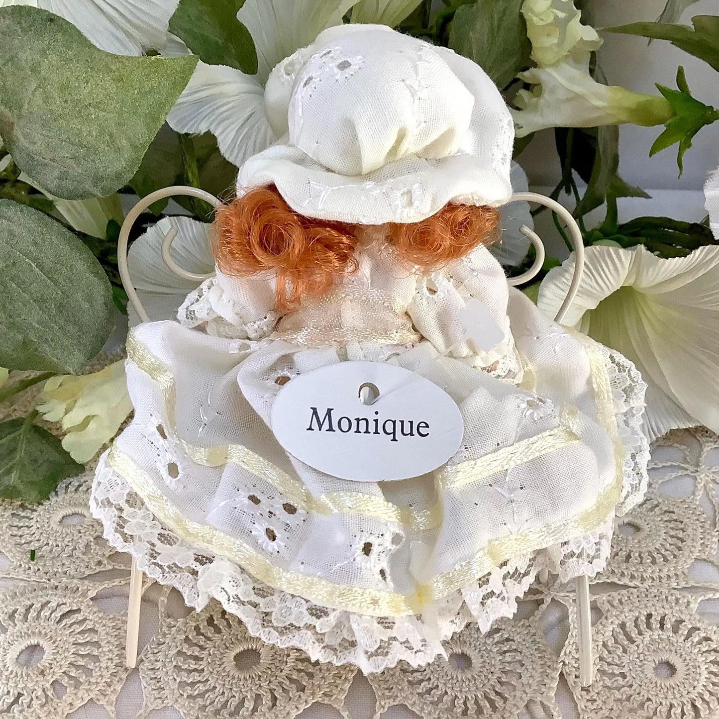 Monique poupée porcelaine miniature vintage ht 12 cm