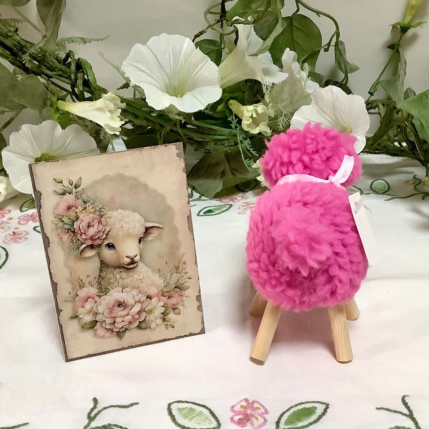 Mouton peluche rose décoration ht 10 cm
