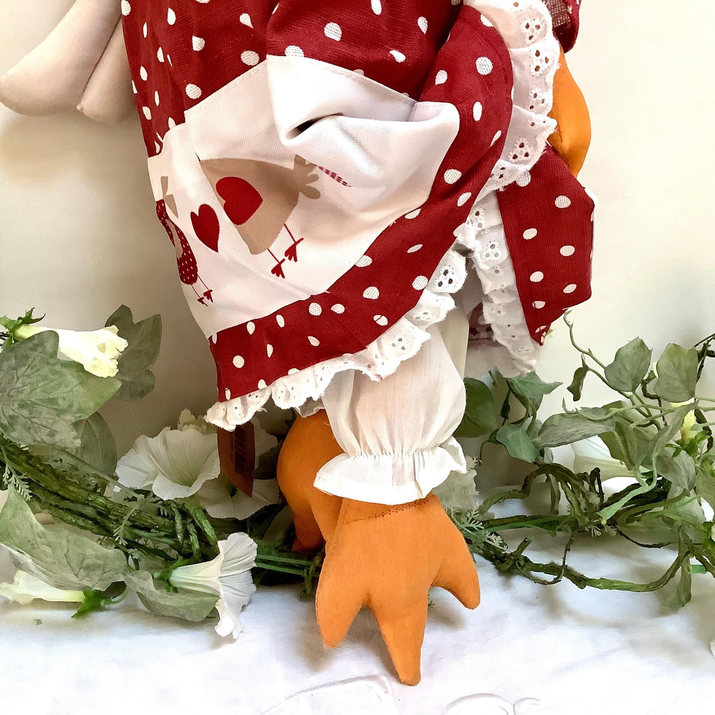 Porte sacs poule robe rouge blanc avec deux poussin la galleria ht 55 cm