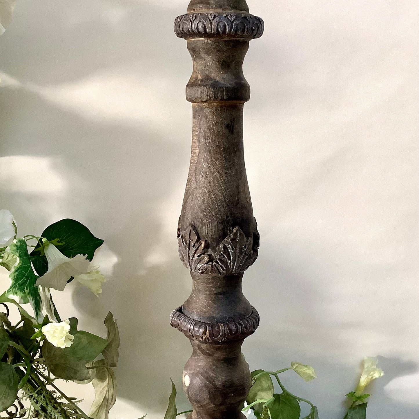 Bougeoir pilier pique cierge bois sculpté vintage ht 43 cm