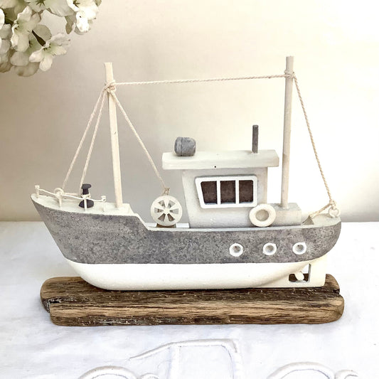Bateau de pêche bois gris blanc décoration marine ht 16 cm