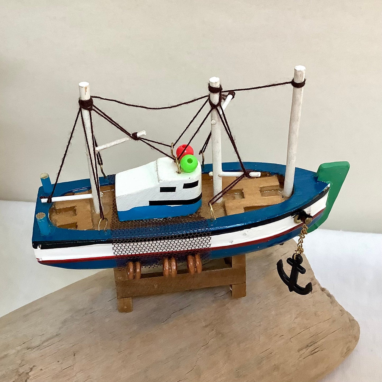 Bateau miniature bois chalutier bleu vert décoration marine ht 9 cm