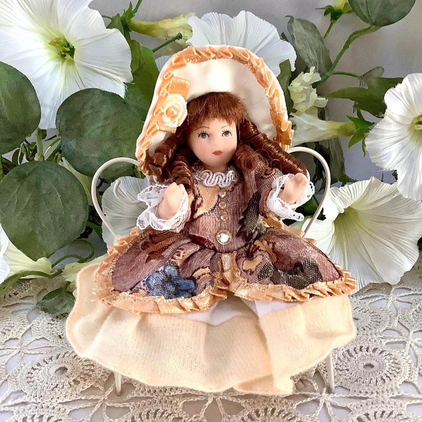Hélène poupée porcelaine miniature vintage ht 13 cm