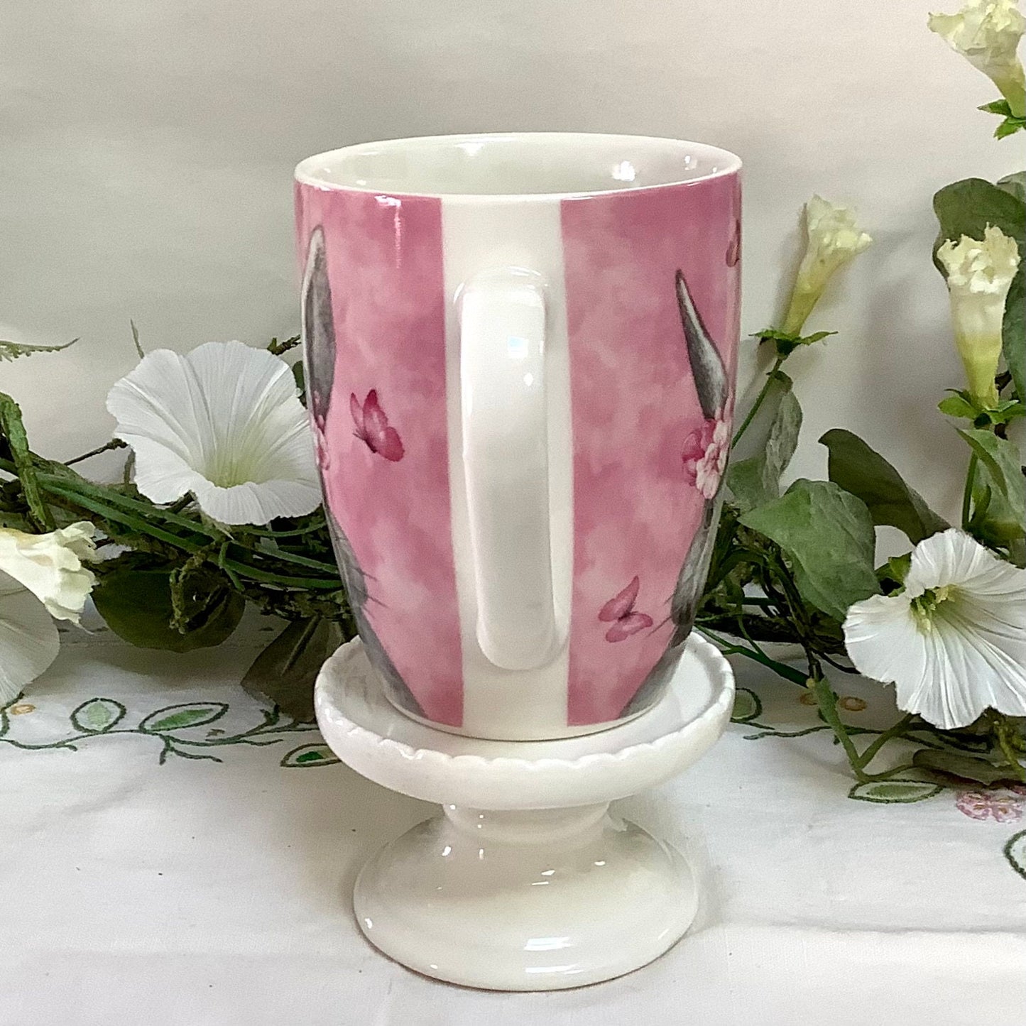 Mug  porcelaine rose lapin ht 10 cm