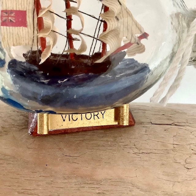 Bateau bouteille petit modèle décoration marine ht 5.5 cm