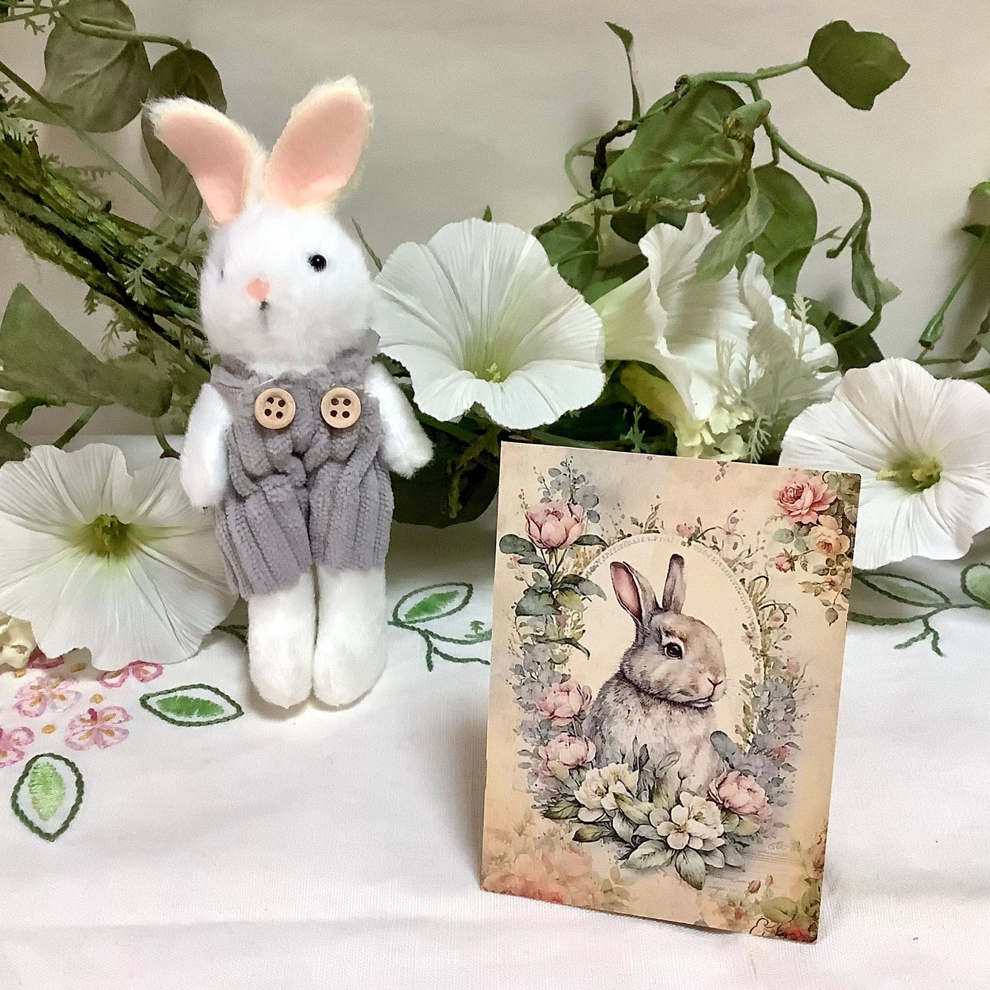 Petit lapin blanc décoration pâques 