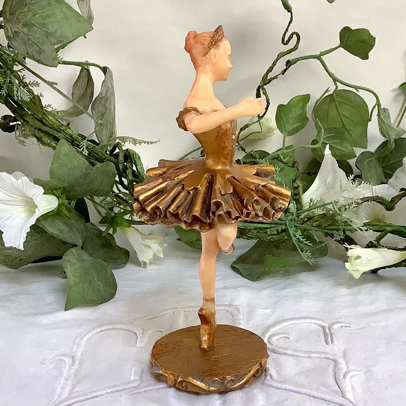 Figurine danseuse ou ballerine vintage en résine or strass