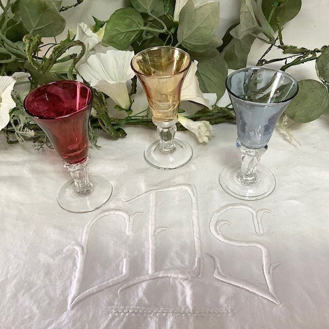 Verres à pieds liqueur vintage