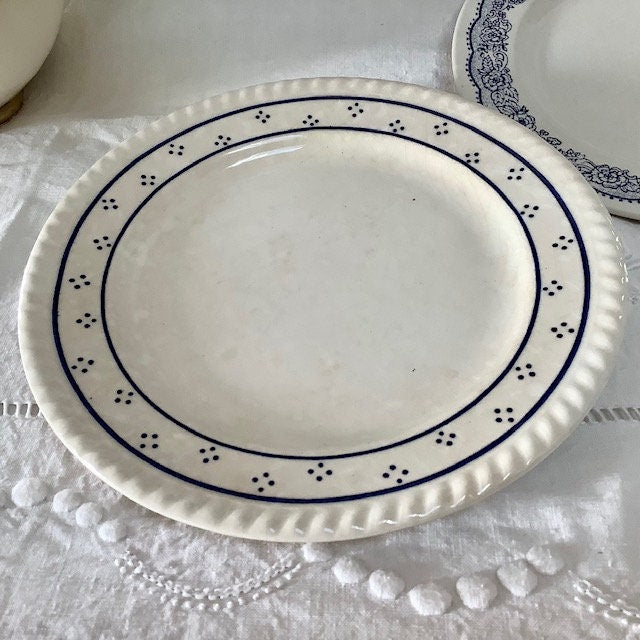 Assiettes a desserts  faïence blanc bleu vintage