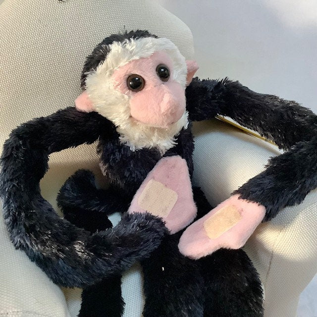 Peluche singe noir et blanc wild republic
