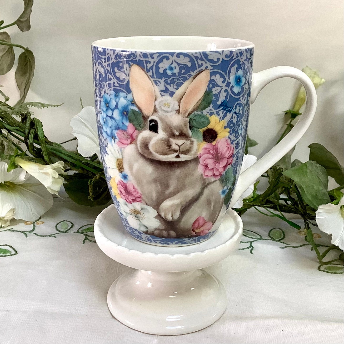 Mug porcelaine bleu lapin ht 10 cm