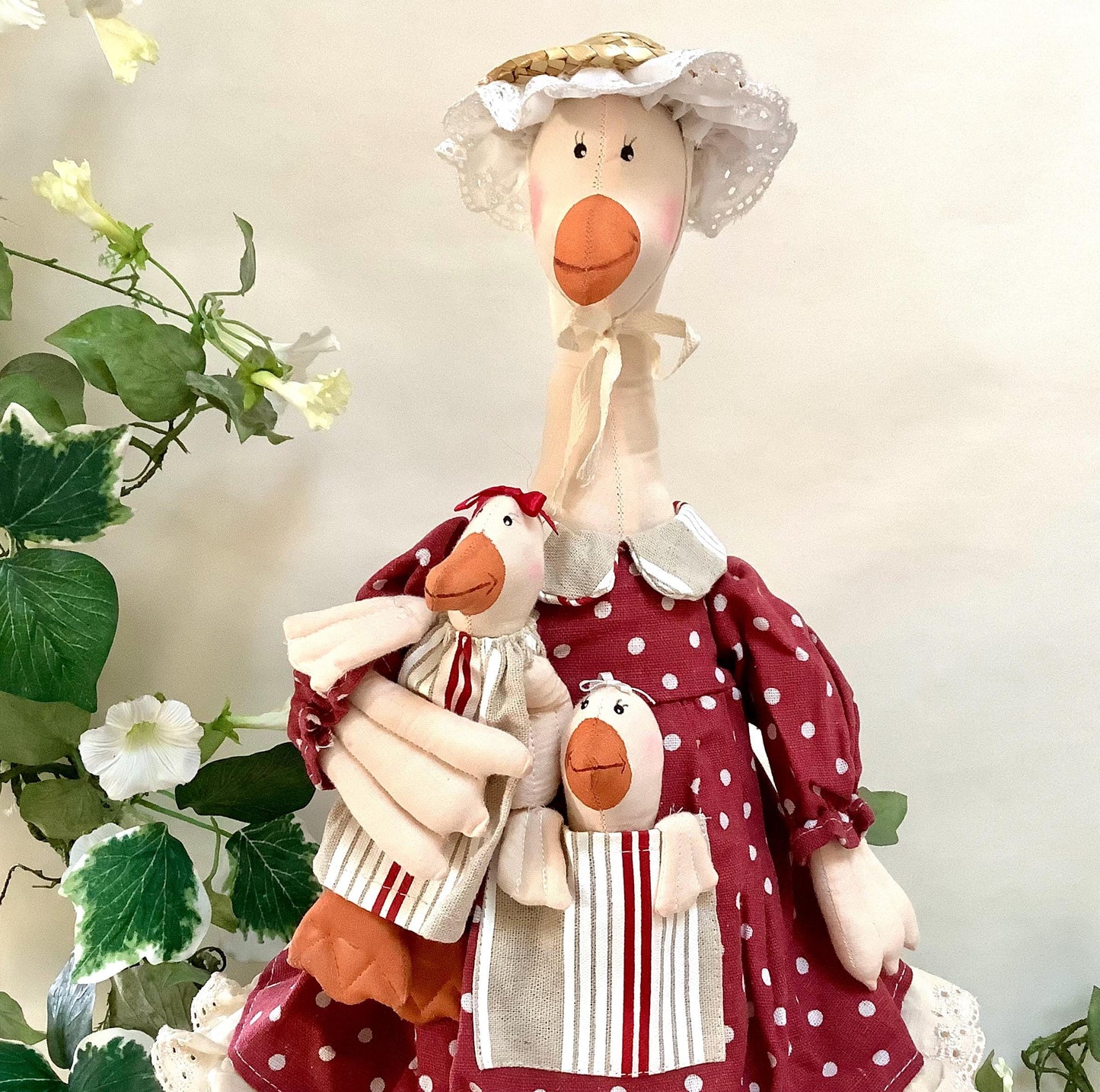  Détail chapeau paille oie déco robe pois rouge blanc oisons, La Galleria vintage
