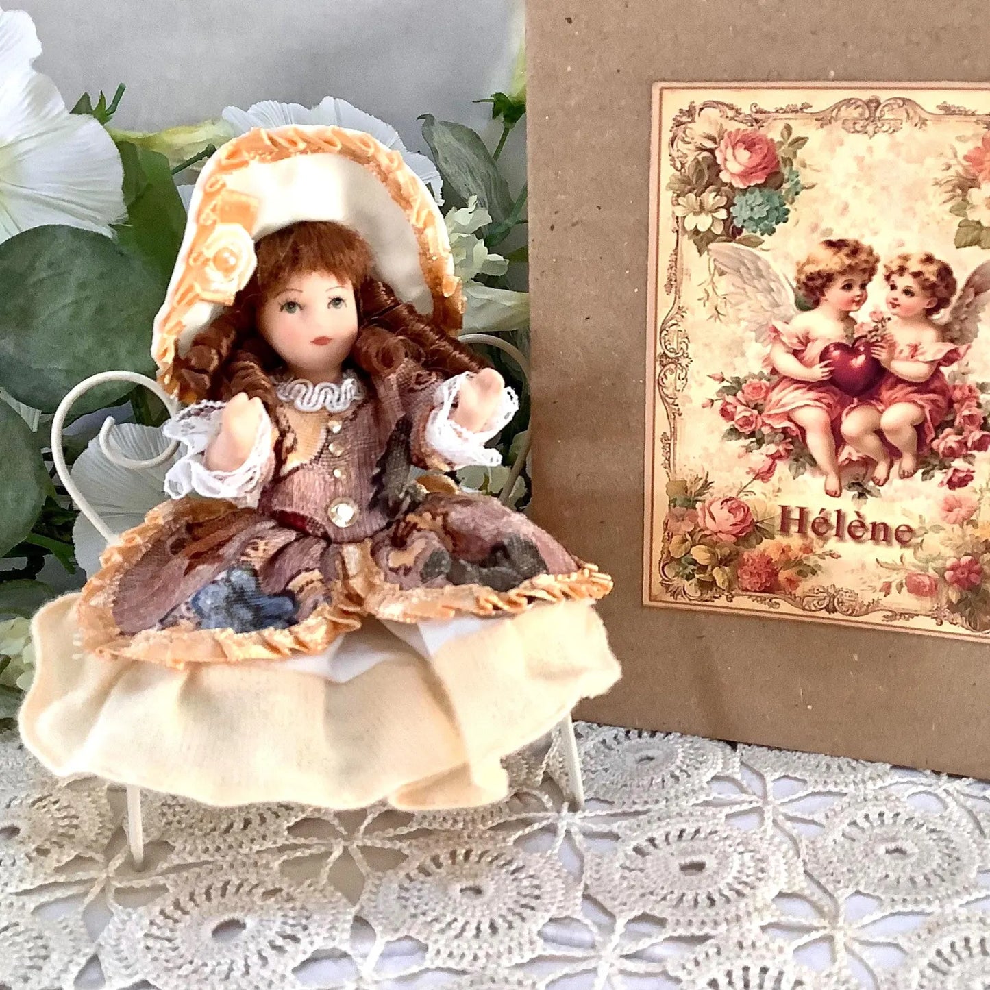 Hélène poupée porcelaine miniature vintage ht 13 cm