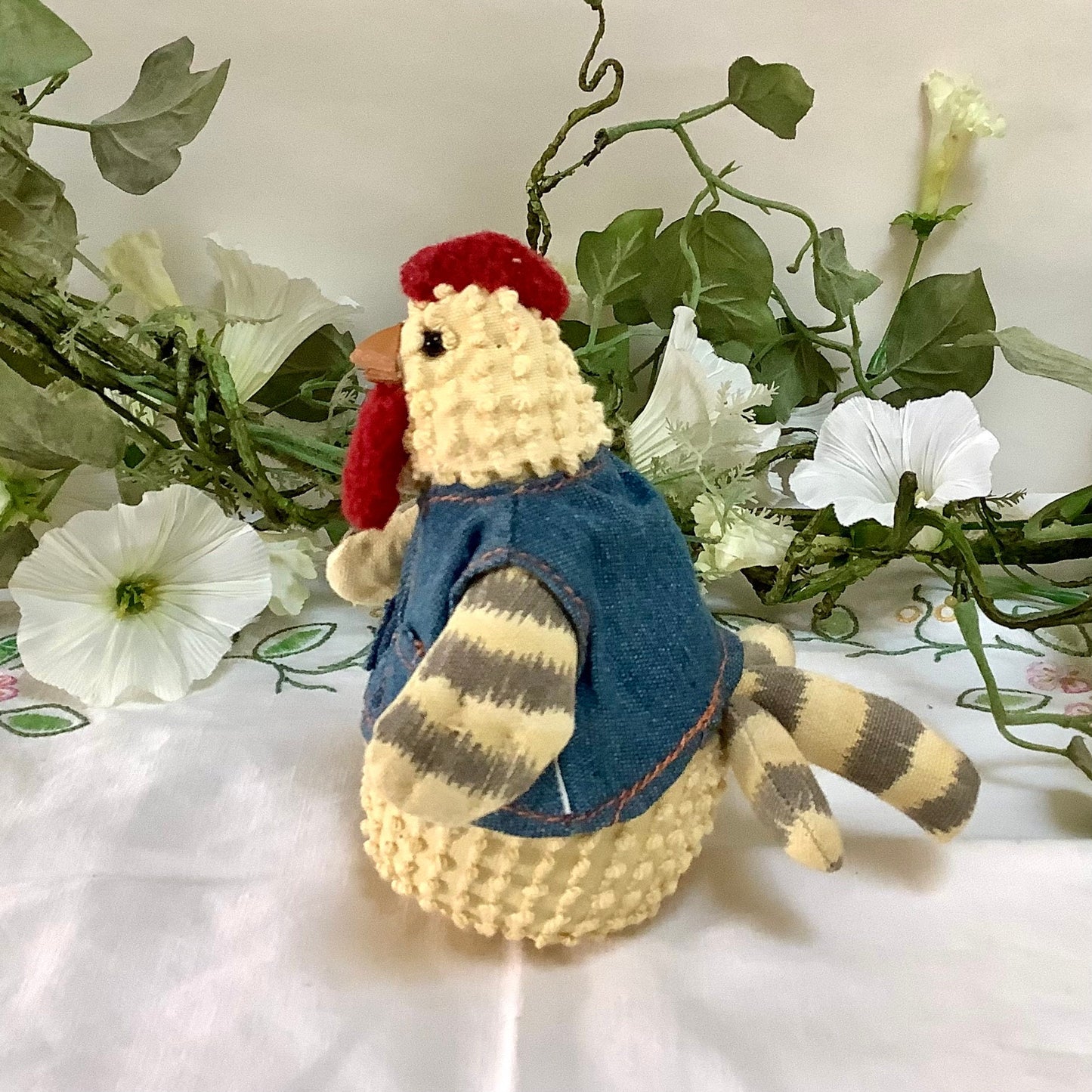 Petit coq à poser avec gilet  vintage ht 12 cm