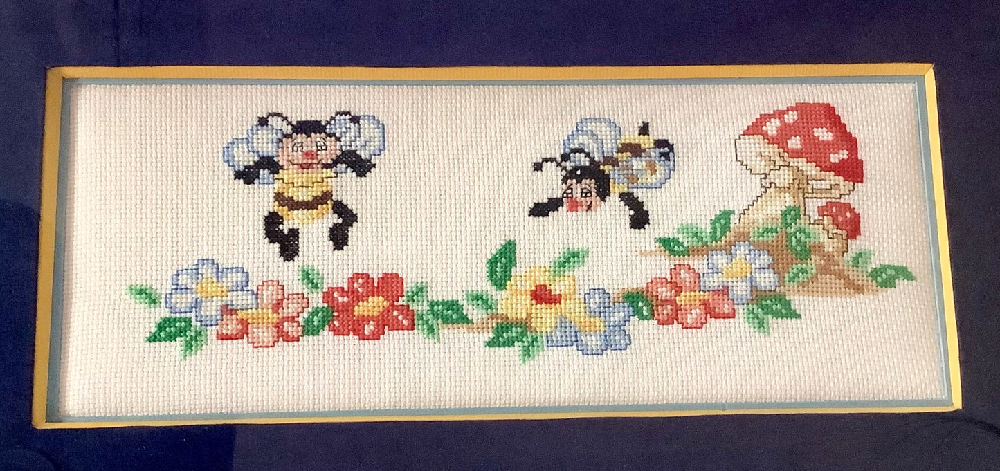 Tableau broderie enfant abeilles vintage 47 cm x 28 cm