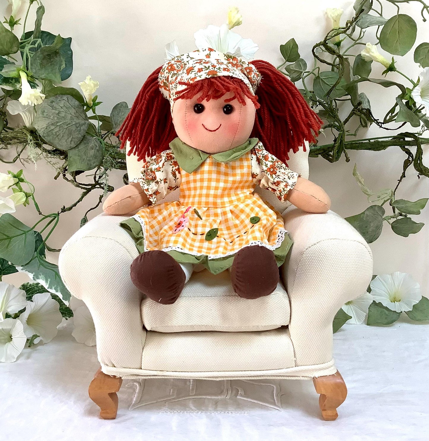 Poupée de chiffon tissu robe orange modèle lulu  ht 30 cm