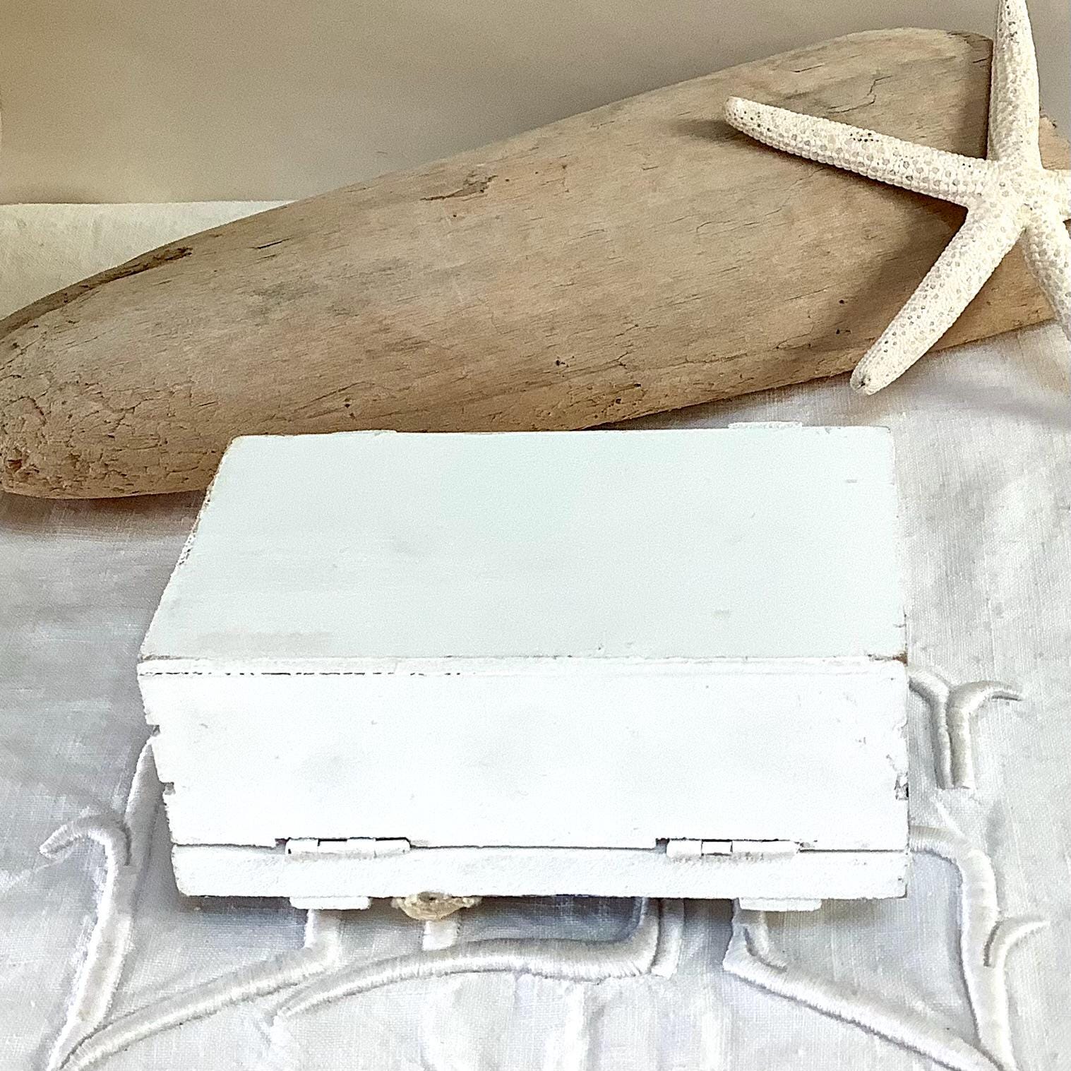 boîte ou coffret en bois bleu et blanc vintage décoration marine