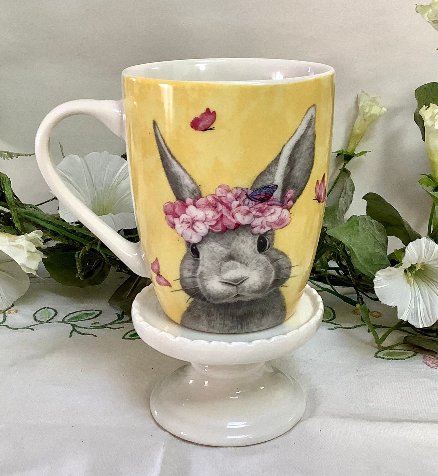 Mug porcelaine jaune lapin ht 10 cm