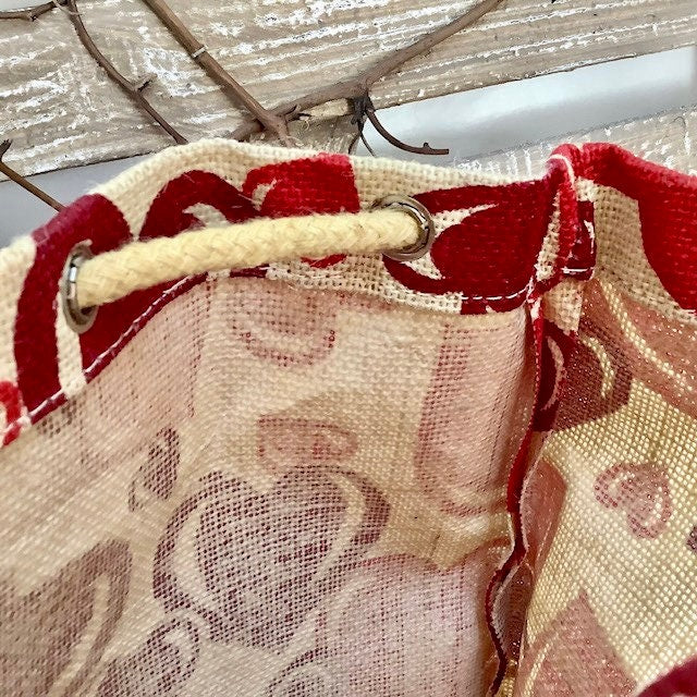 Sac de plage imperméable toile de jute beige coeur rouge ht 40 cm