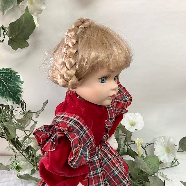Poupée de collection porcelaine robe velours rouge ht 38 cm vintage