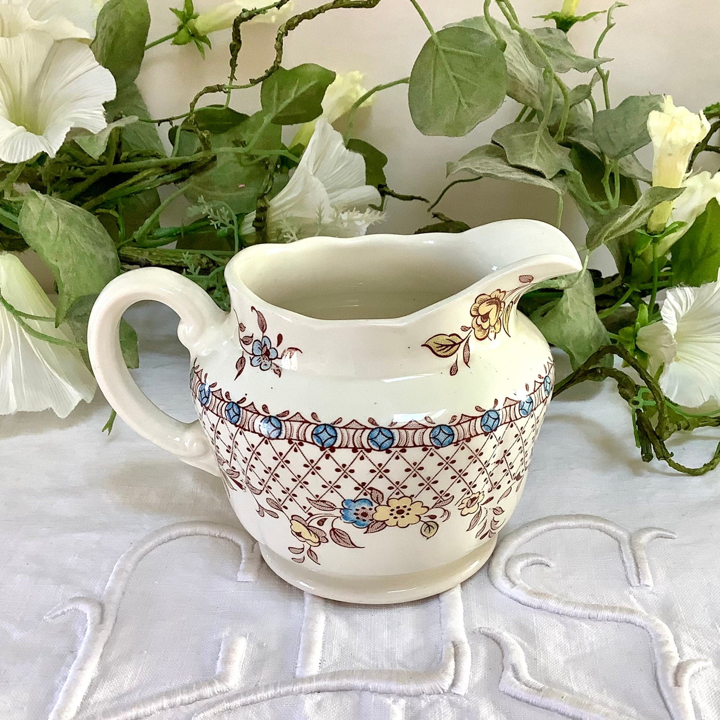 Pot à lait pichet verseuse soucoupe royal Tudor lattice england vintage