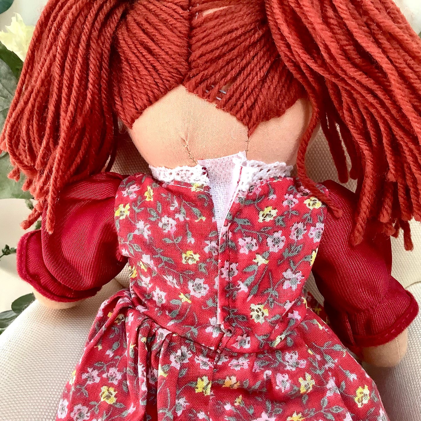 Poupée de chiffon tissu robe rouge modèle lili ht 30 cm